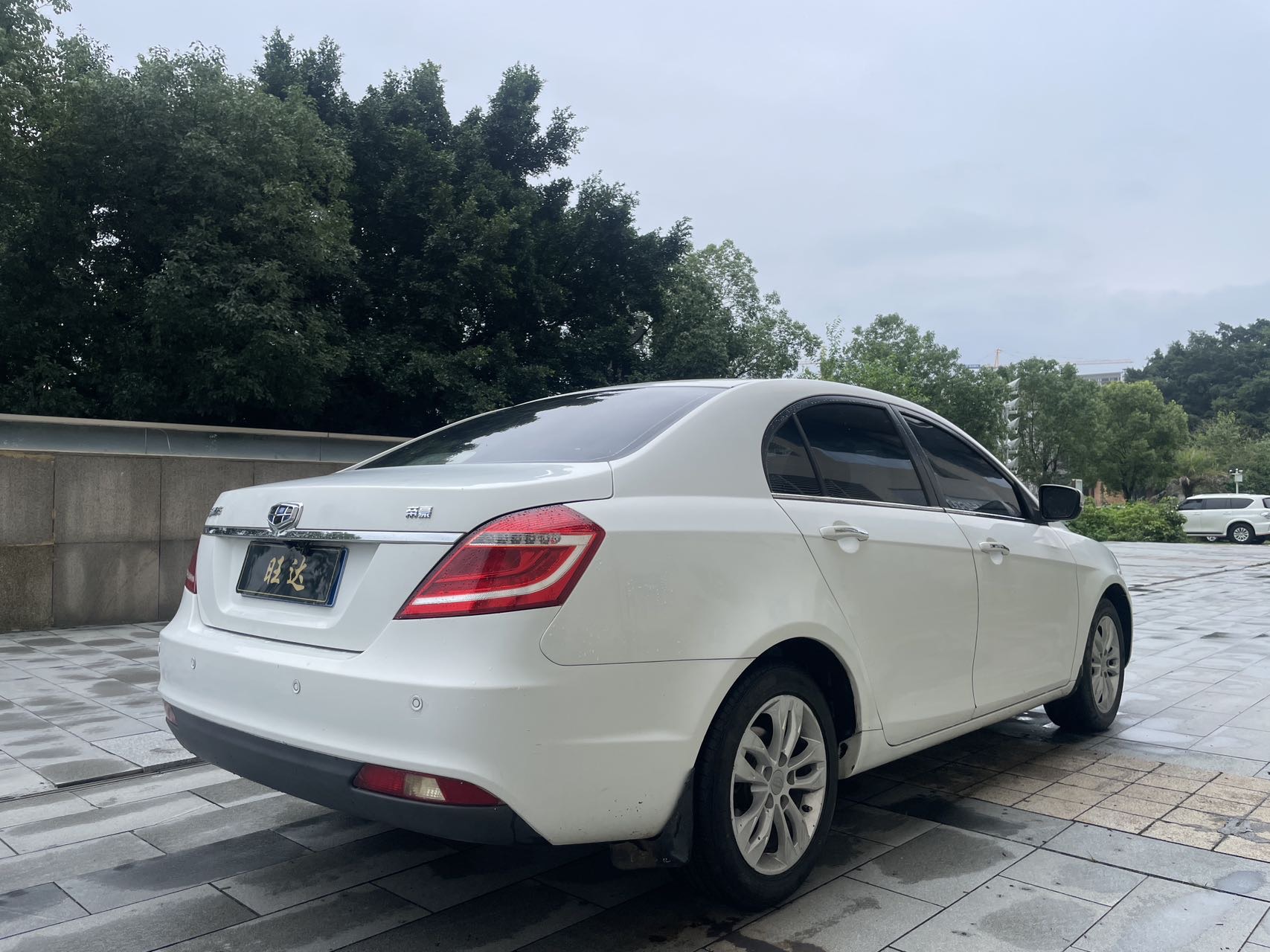 GEELY Emgrand 2015 car image #9