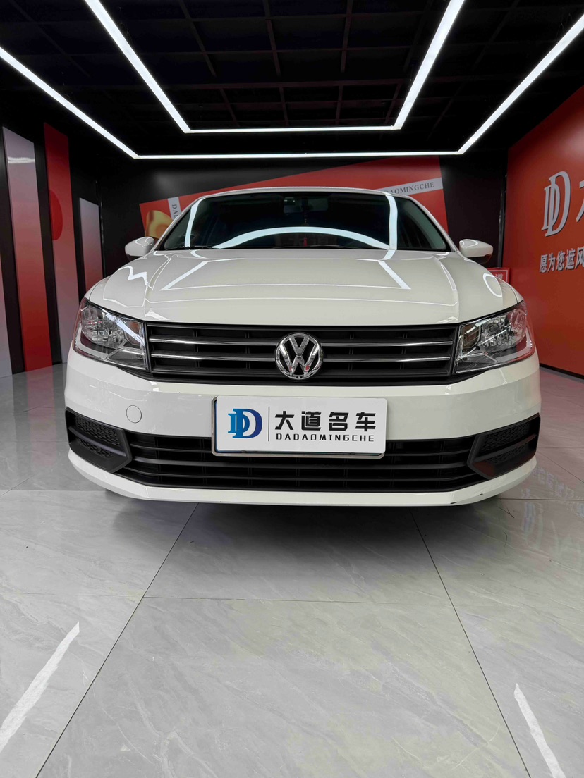 Volkswagen Santana 2022 car image #2
