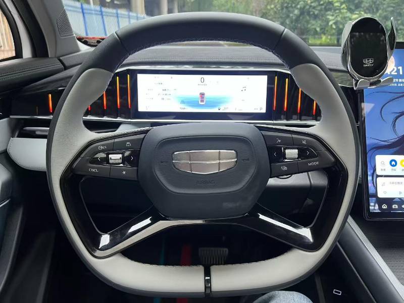 GEELY Boyue L 2025 car image #9