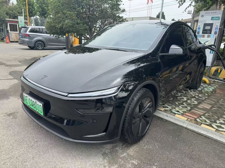 Tesla Model Y 2026 car image 