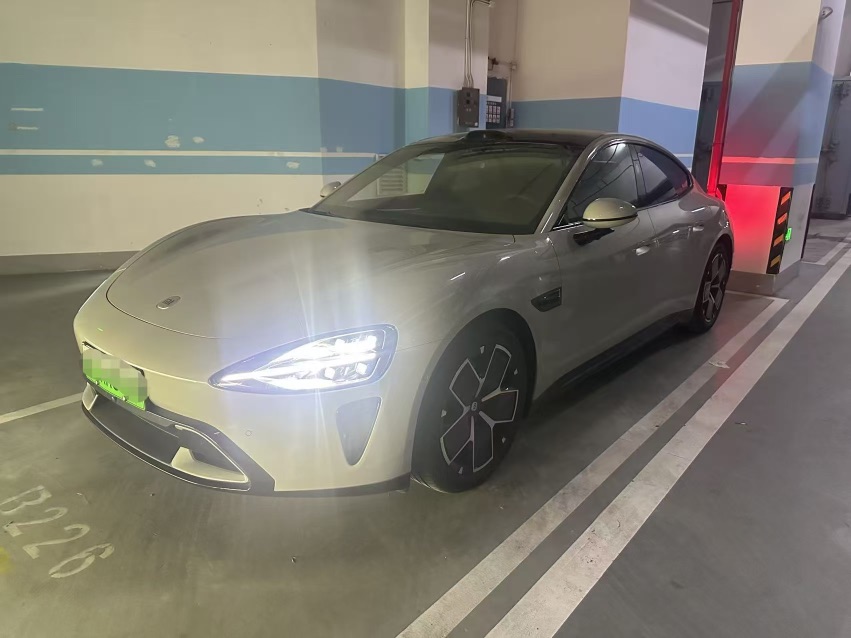 MI SU7 2025 immagine di auto 