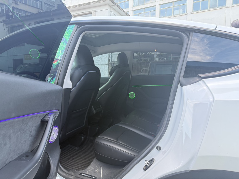 Tesla Model Y 2024 #5 Tesla Model Y 2024 car image #5