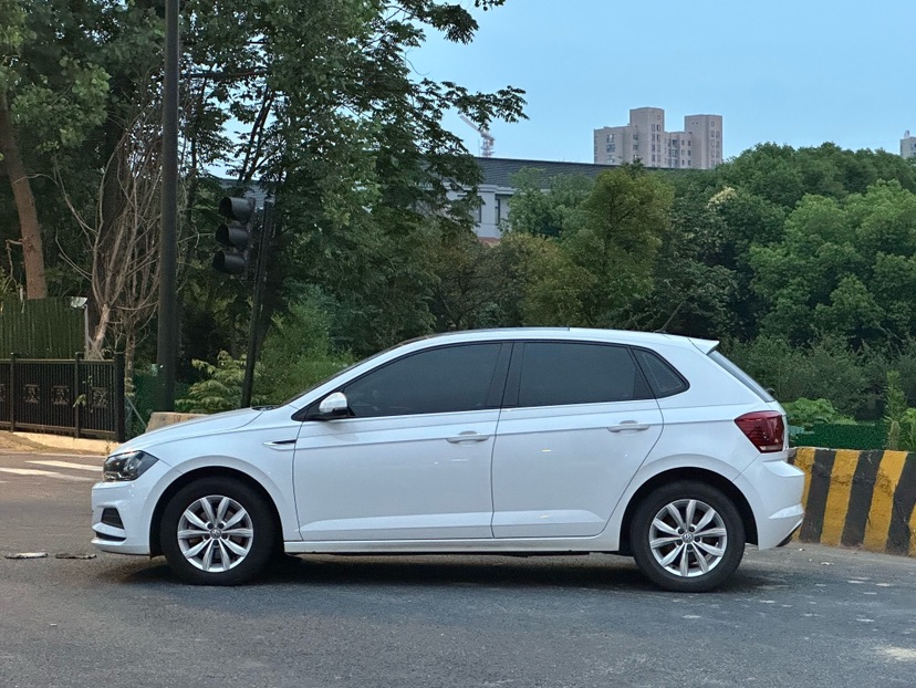 Volkswagen Polo 2021 car image #3