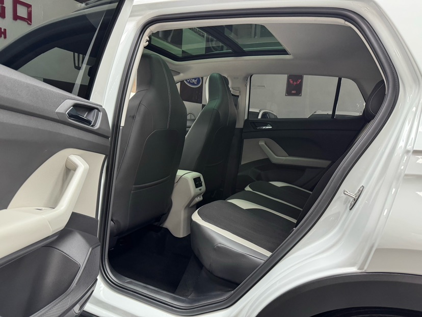 Volkswagen T-Cross 2023 car image #8