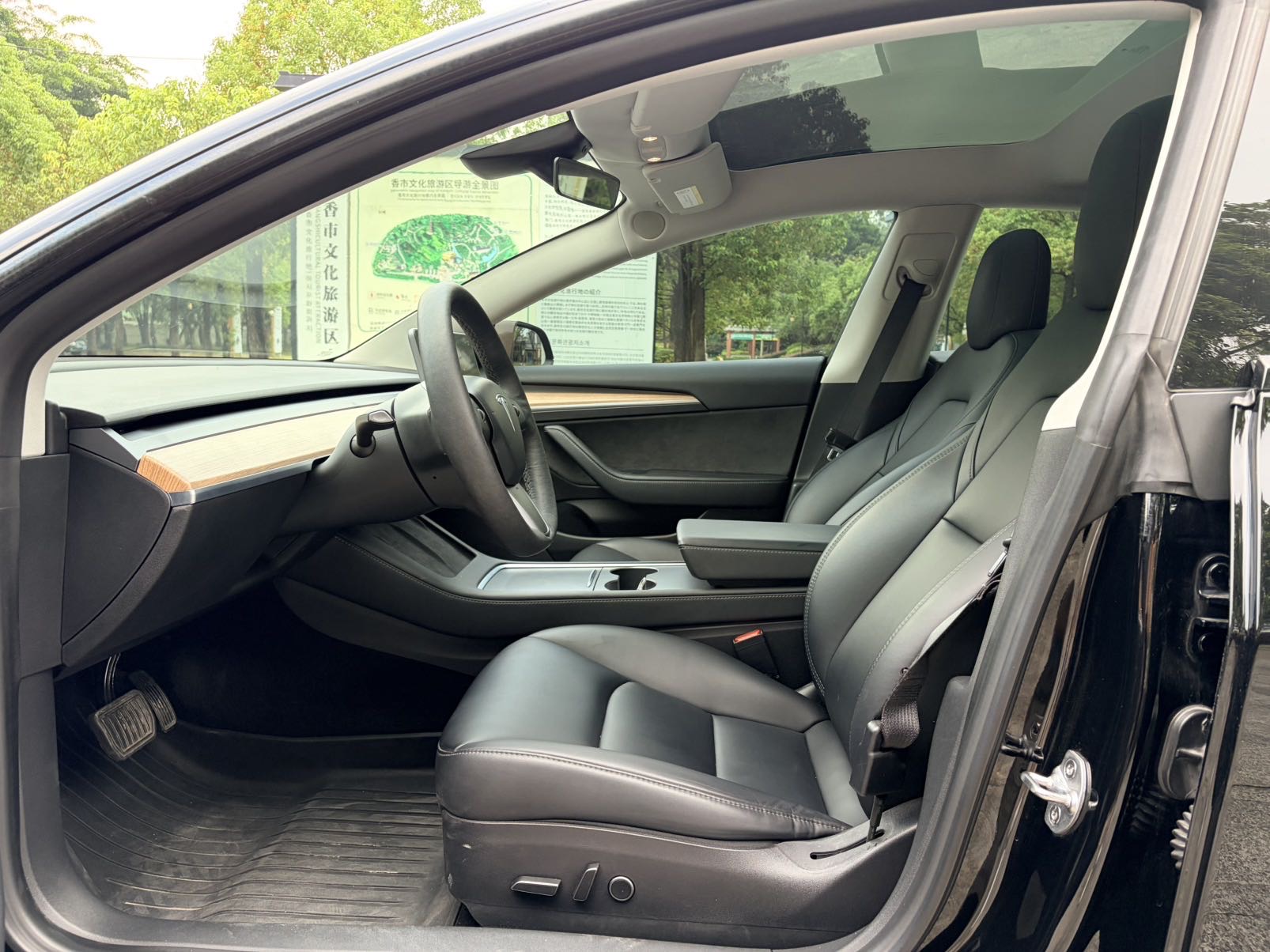 Tesla Model 3 2022 car image #12