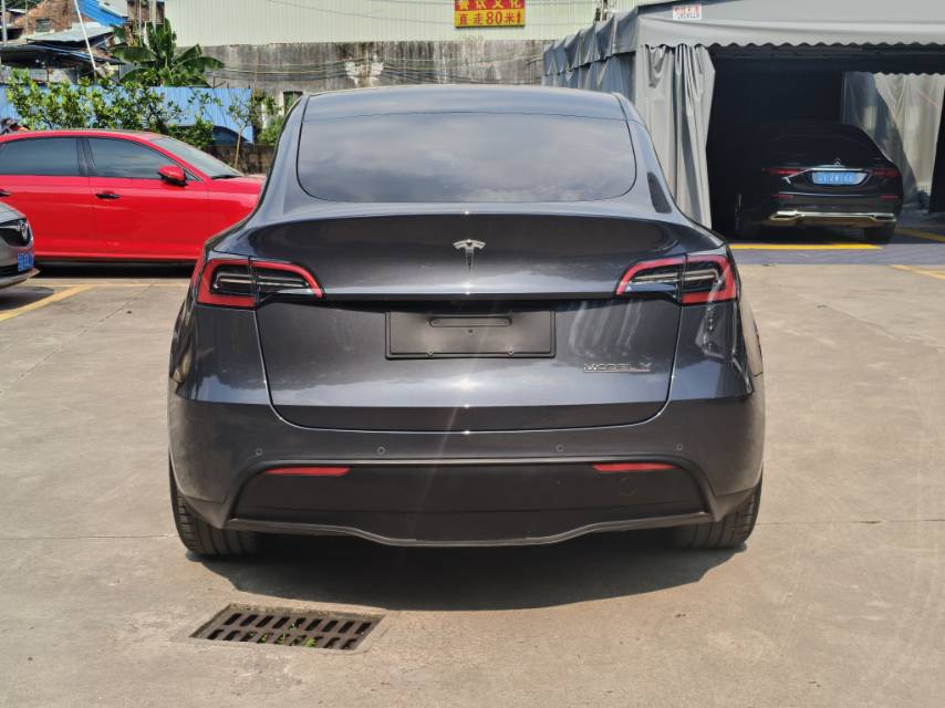 Tesla Model Y 2023 #4 Tesla Model Y 2023 car image #4