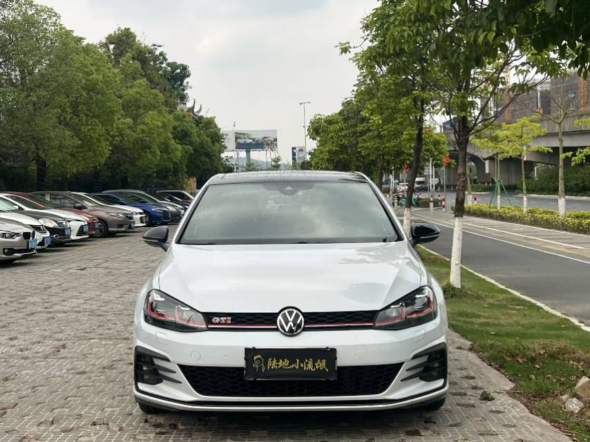 Volkswagen Golf 2016 car image #2