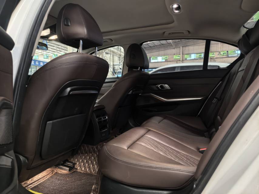BMW 3 Series 2021 car image #6