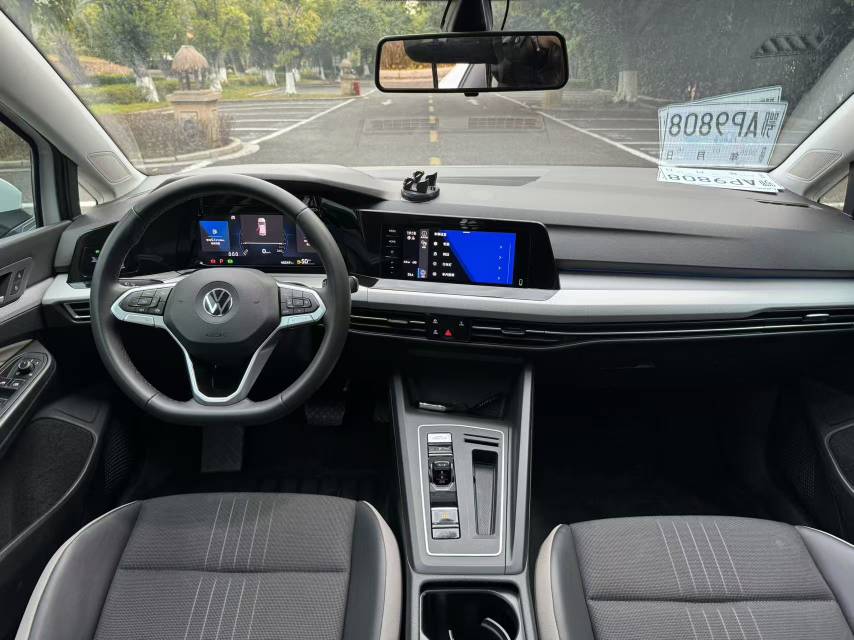 Volkswagen Golf 2024 car image #8
