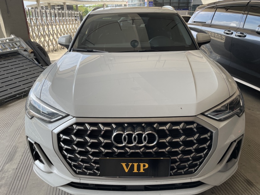 Audi Q3 2024 car image #2