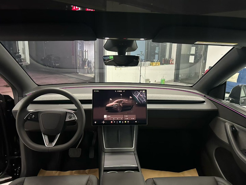 Tesla Model Y 2026 #6 Tesla Model Y 2026 car image #6