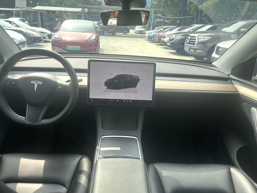 Tesla Model Y 2023 car image #7