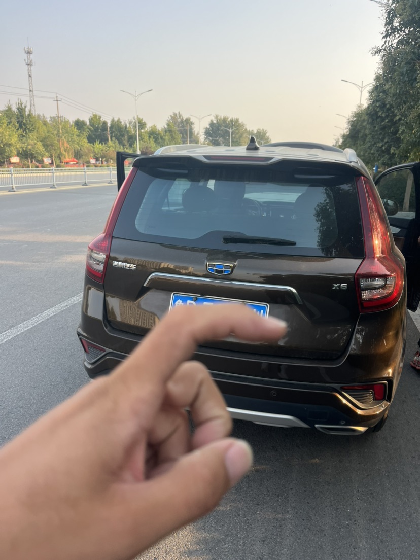 GEELY Vision X6 2019 immagine di auto #4