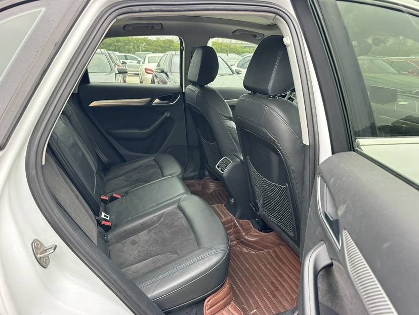Audi Q3 2018 immagine di auto #8