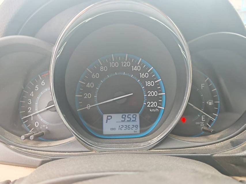 Toyota Vios 2015 car image #9