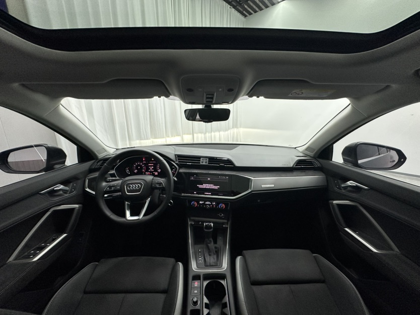 Audi Q3 2023 car image #9