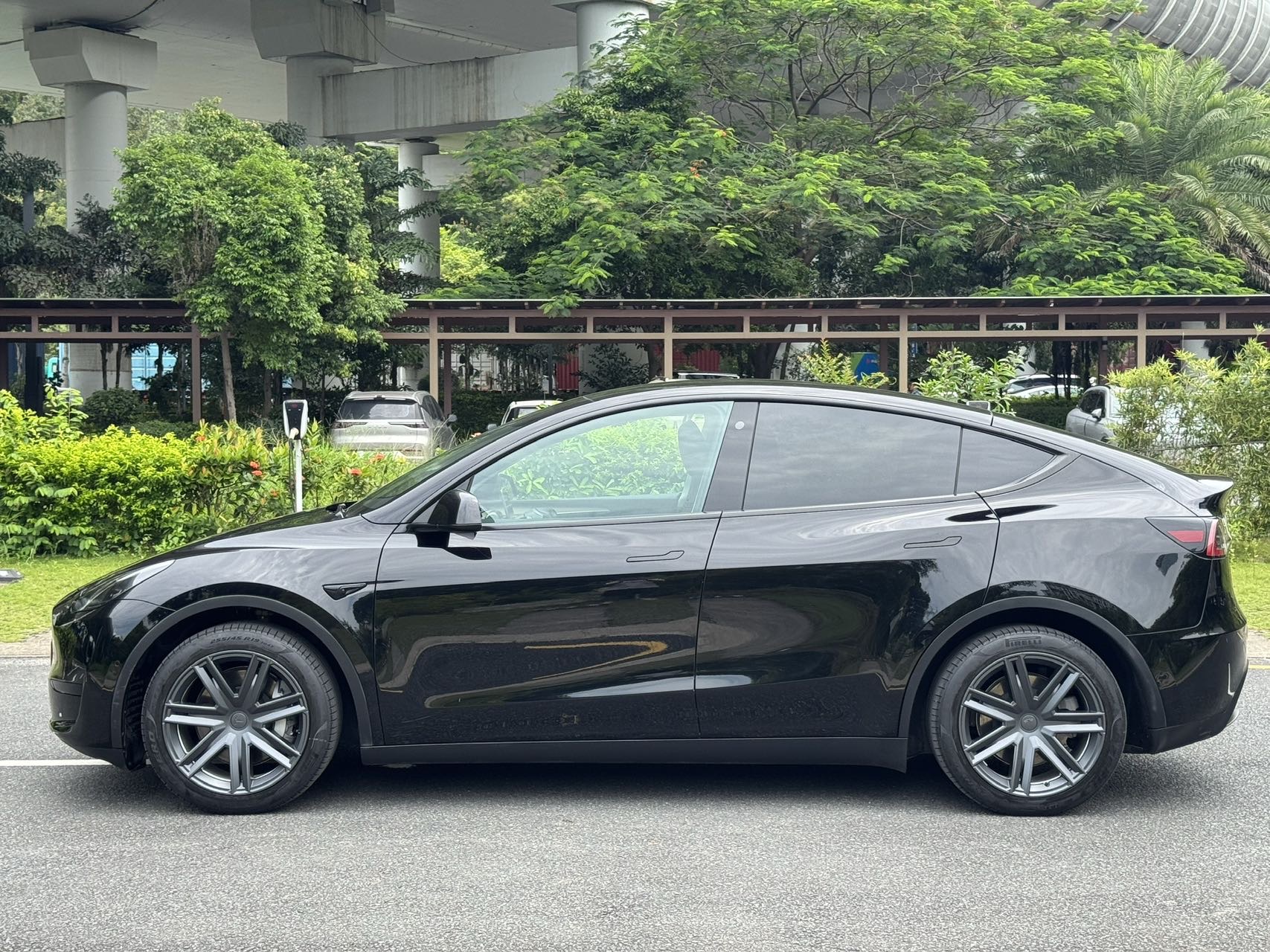Tesla Model Y 2022 car image #11