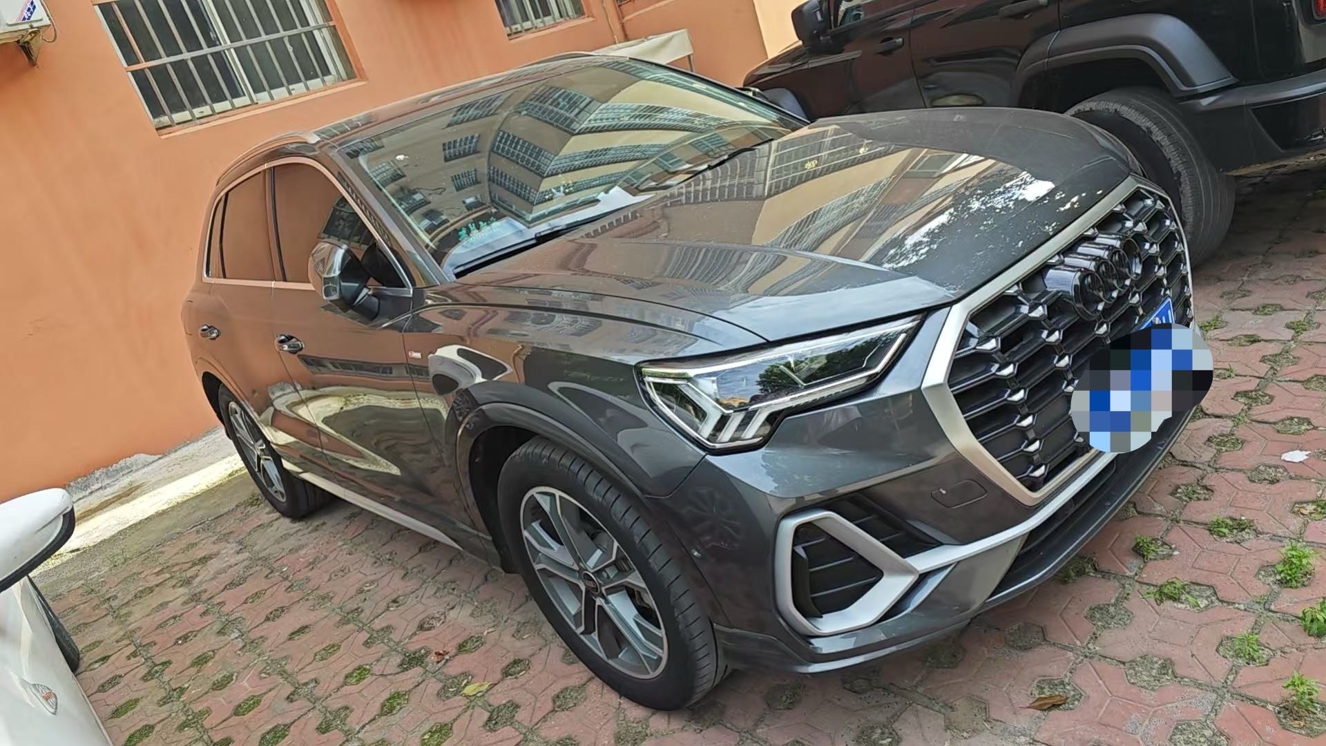 Audi Q3 2023 car image #2
