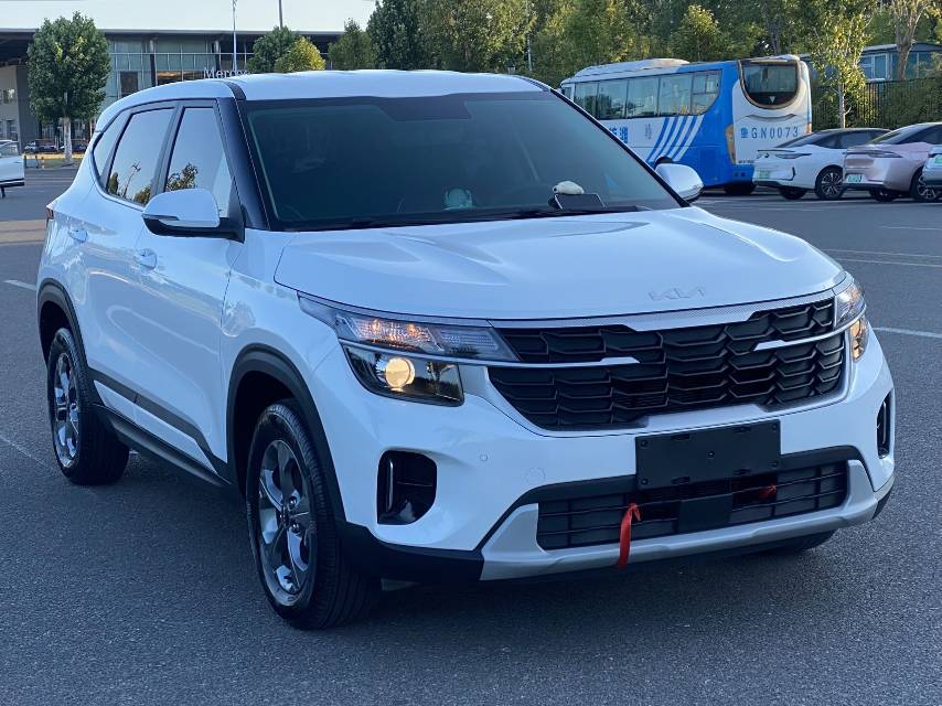 Kia Seltos 2023 car image #3