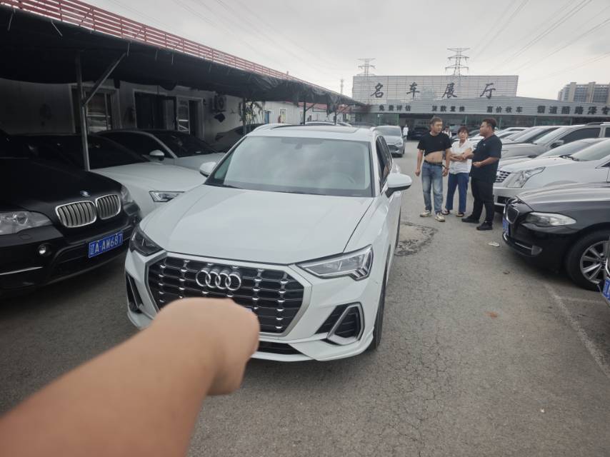 Audi Q3 2023 car image 