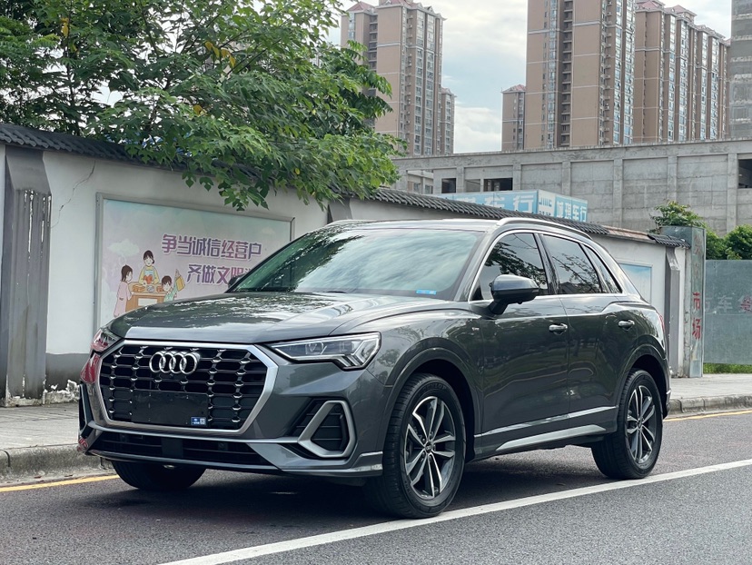 Audi Q3 2022 car image 