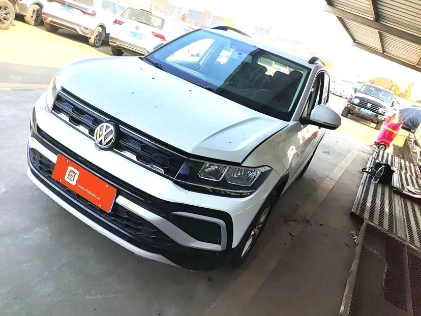 Volkswagen T-Cross 2023 car image #2