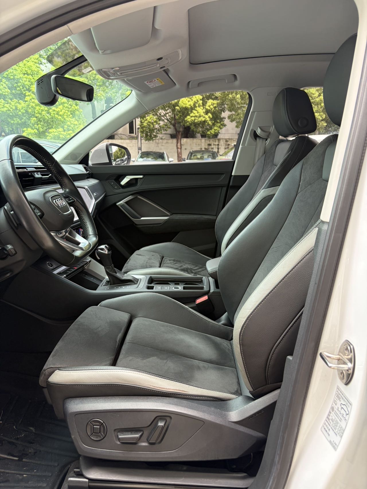 Audi Q3 2022 car image #4