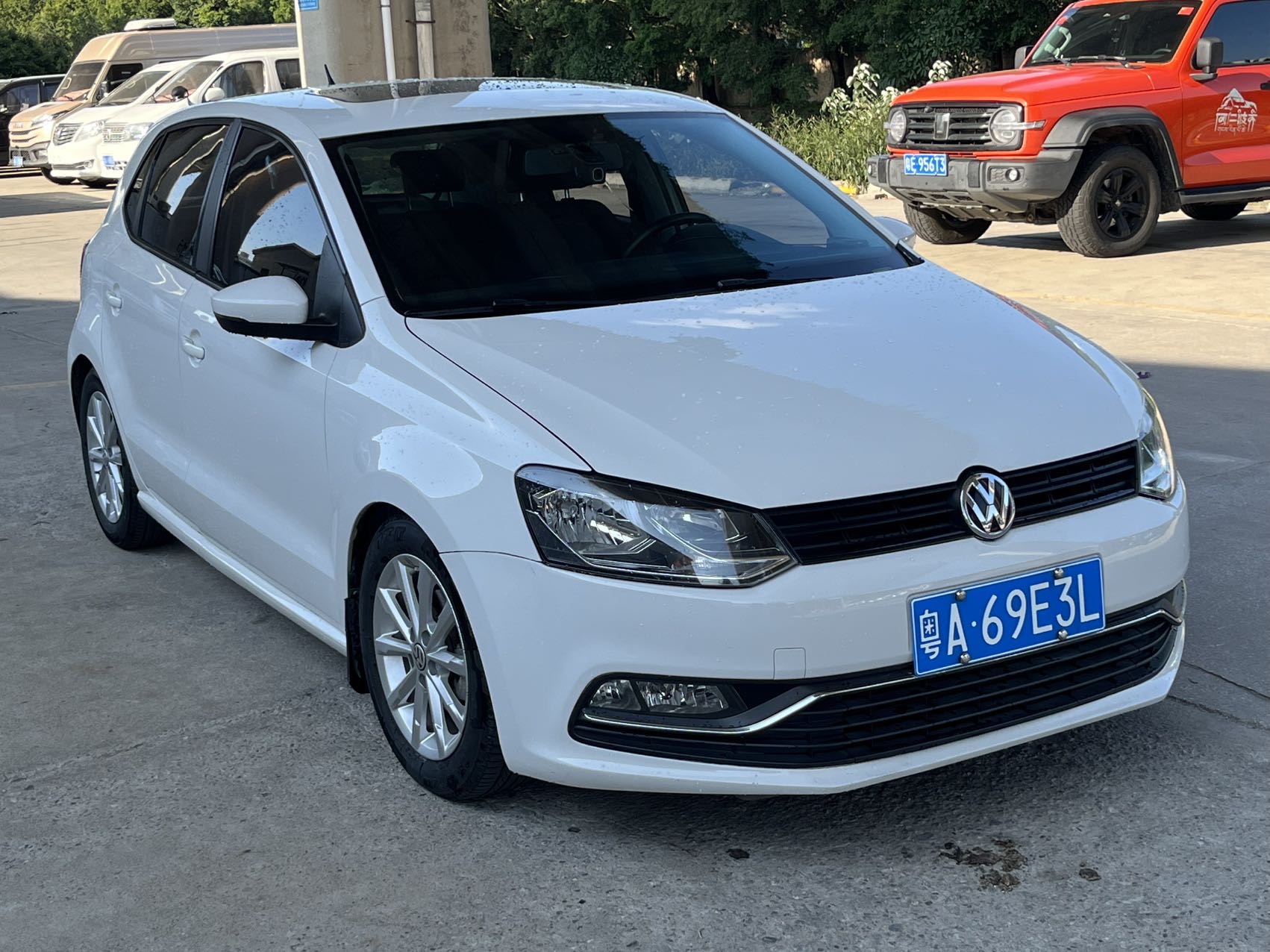 Volkswagen Polo 2016 car image 