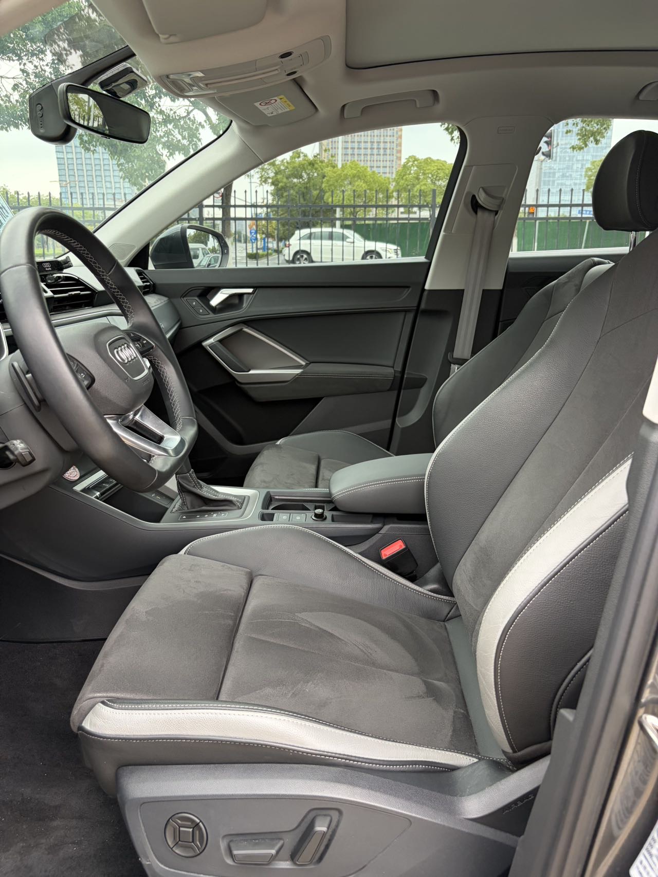 Audi Q3 2023 car image #4
