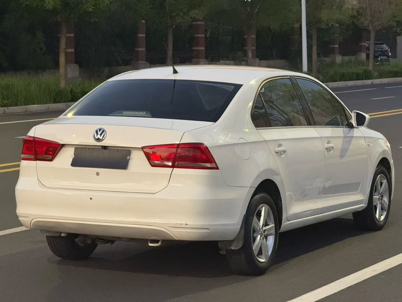 Volkswagen Santana 2014 car image #9