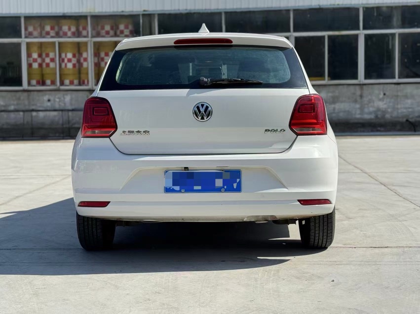 Volkswagen Polo 2015 car image #8