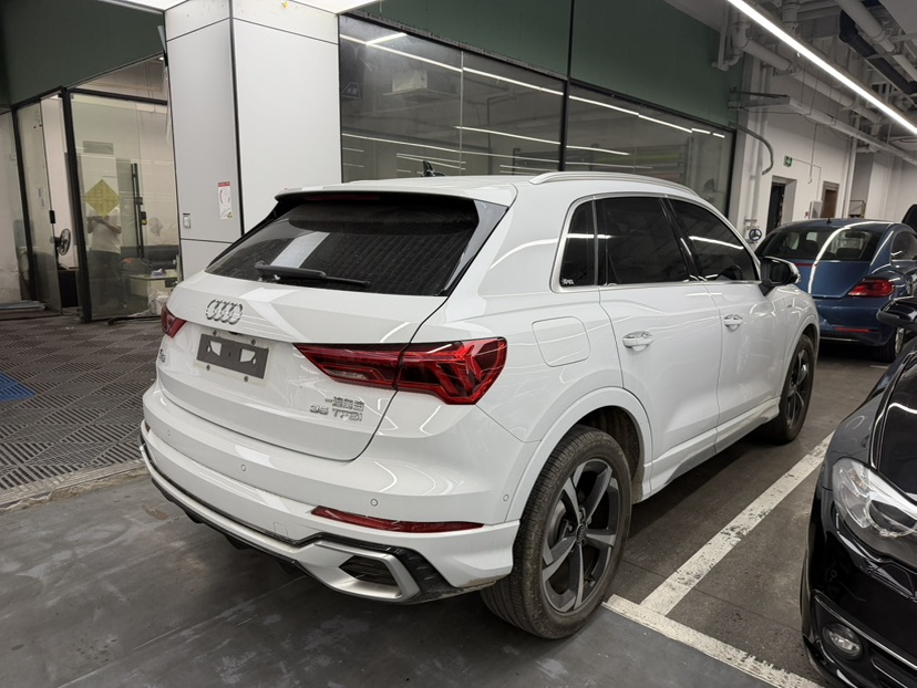 Audi Q3 2025 car image #6