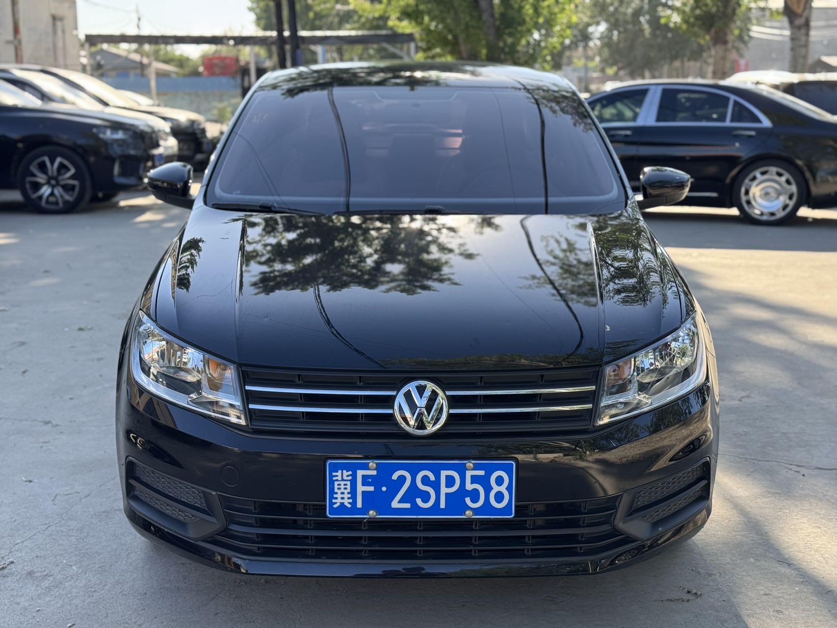 Volkswagen Santana 2018 car image #2