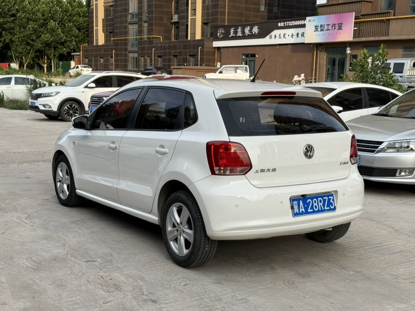 Volkswagen Polo 2012 car image #4