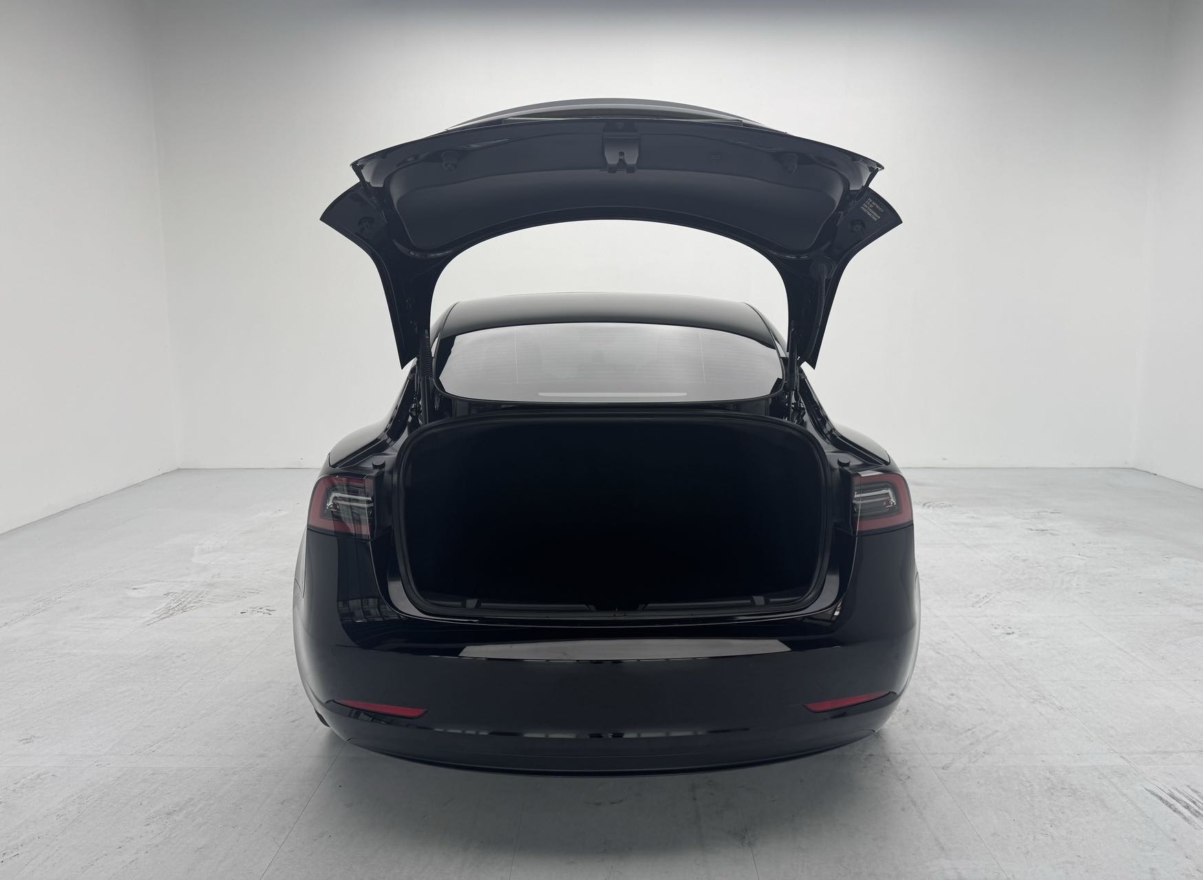 Tesla Model 3 2023 car image #8