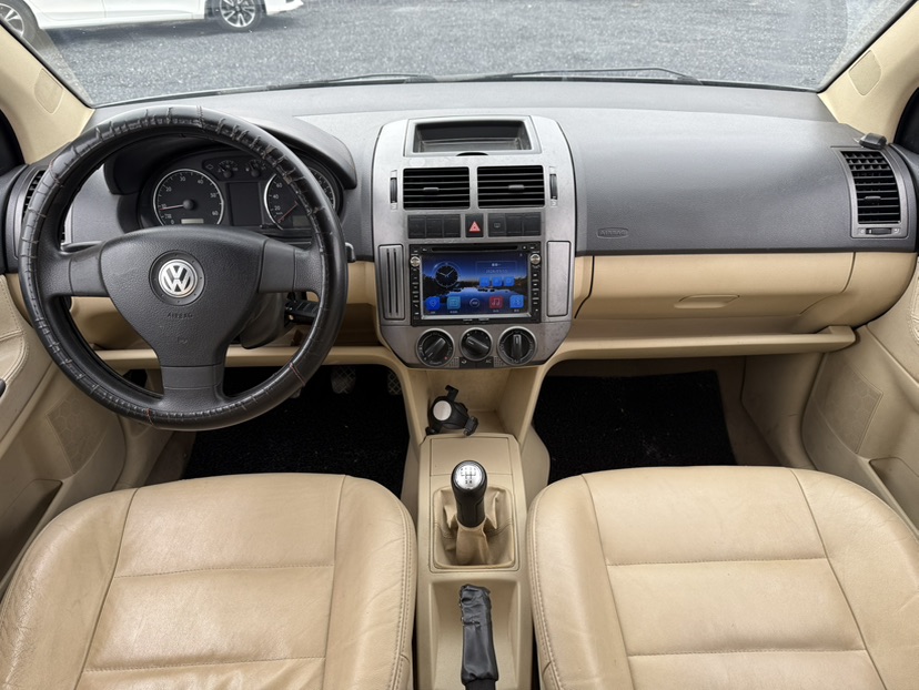 Volkswagen Polo 2010 #3 Volkswagen Polo 2010 car image #3