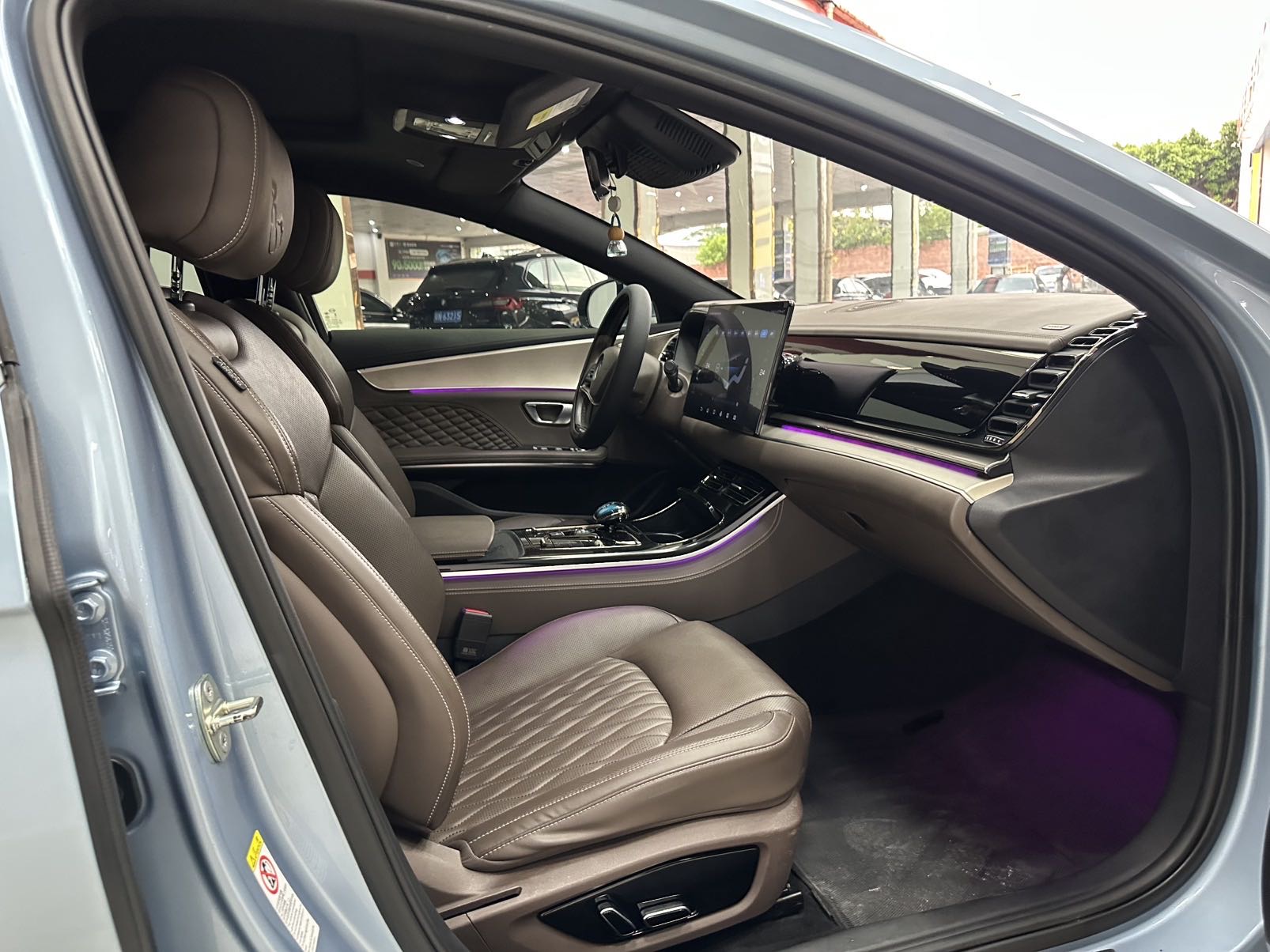 BYD Han 2023 immagine di auto #10