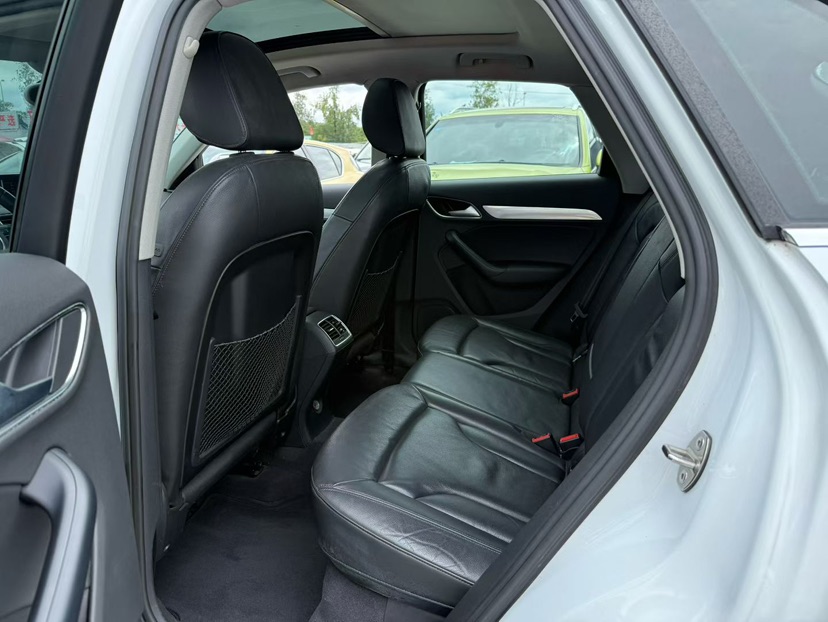 Audi Q3 2016 car image #5