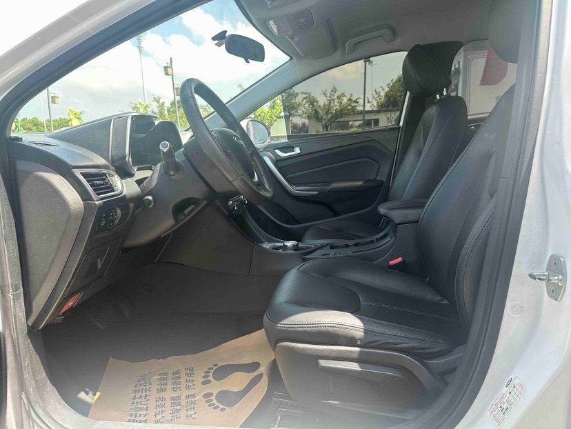 2019 car image #4