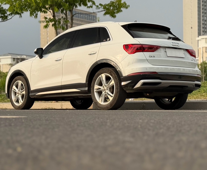 Audi Q3 2020 car image #8