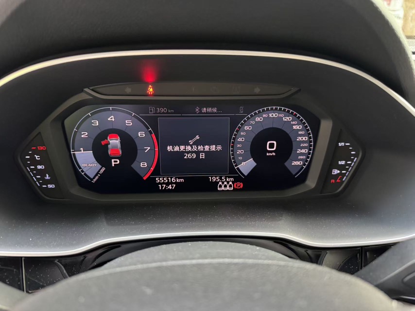 Audi Q3 2019 car image #8
