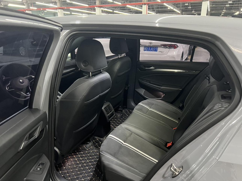Volkswagen Golf 2022 car image #4