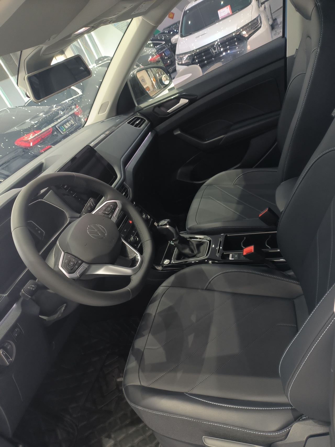 Volkswagen Tharu 2025 car image #4