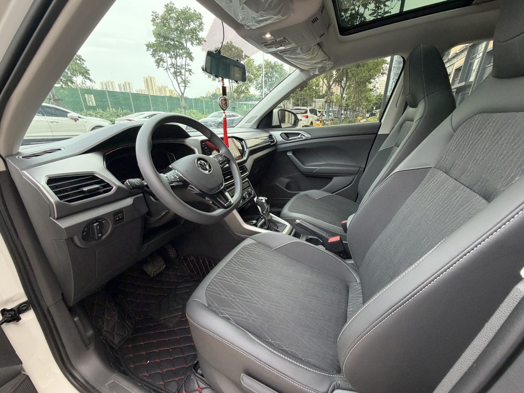Volkswagen T-Cross 2022 car image #4