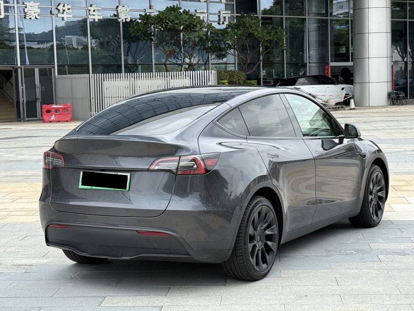 Tesla Model Y 2024 #6 Tesla Model Y 2024 car image #6