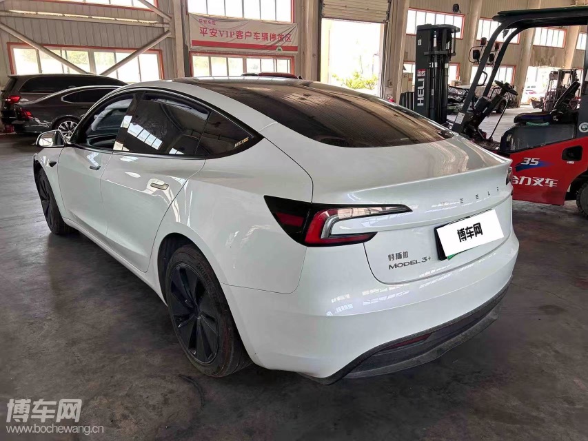 Tesla Model 3 2025 car image #13
