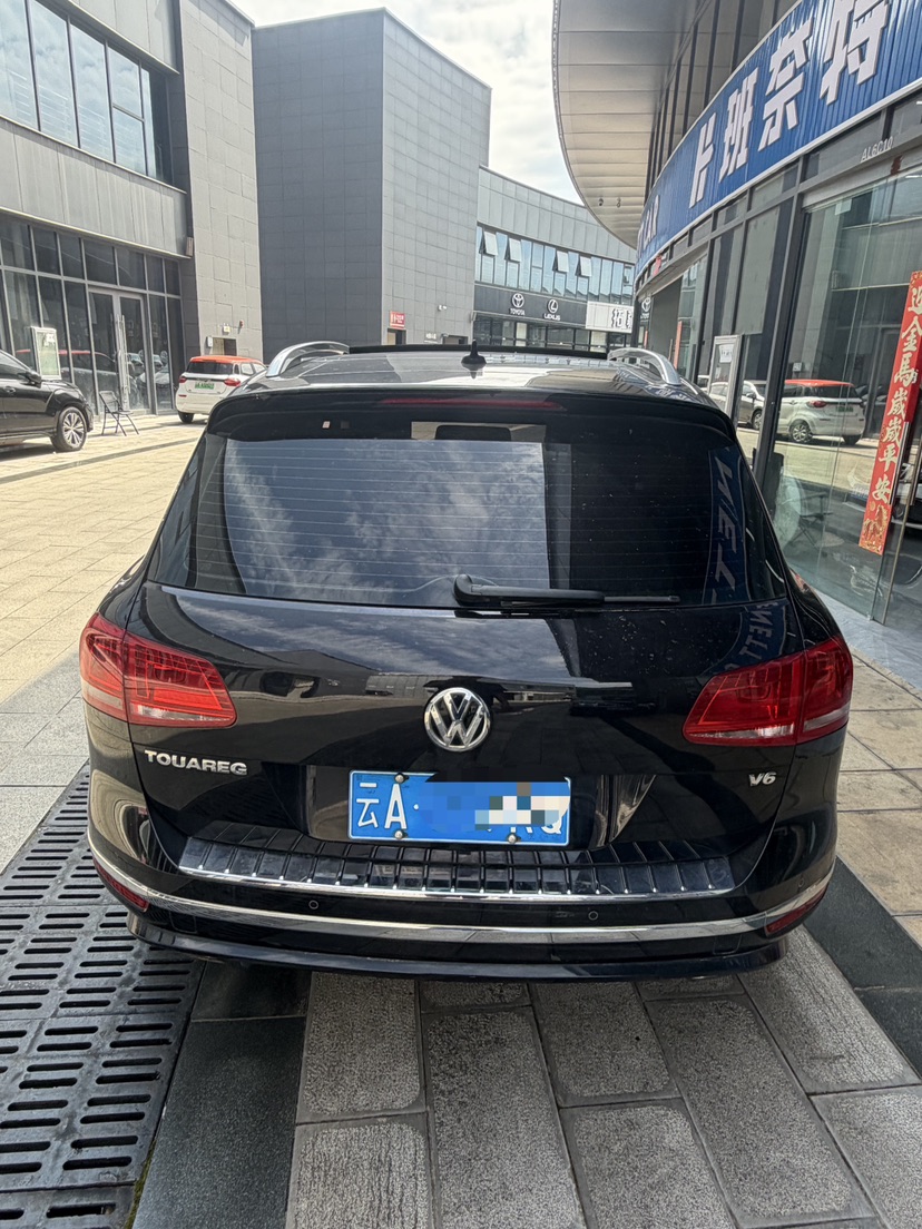 Volkswagen Touareg 2019 car image #3