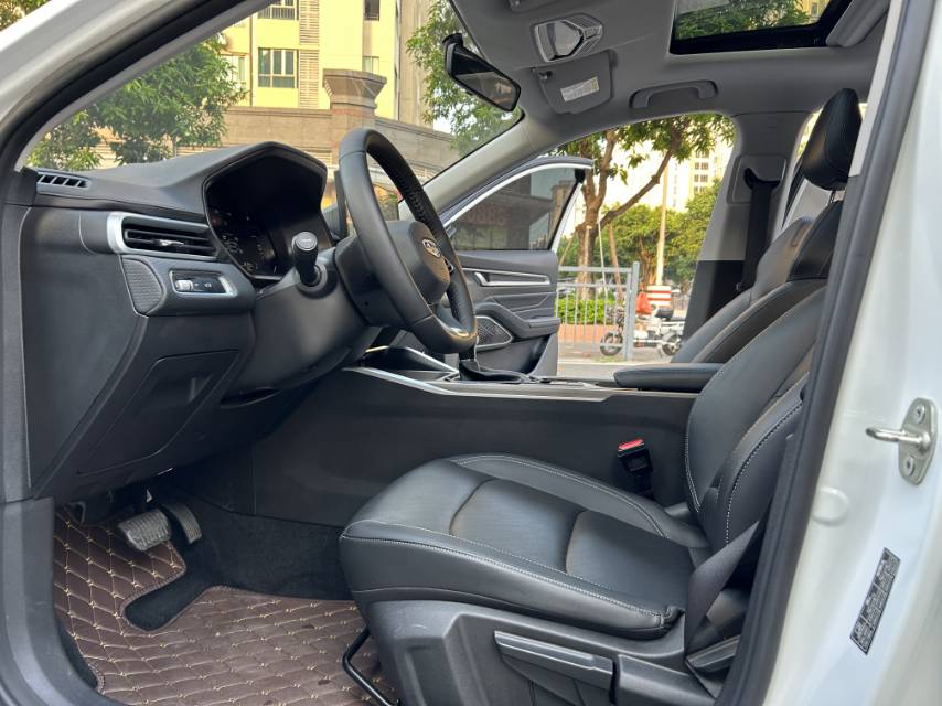 GEELY Emgrand 2023 car image #10