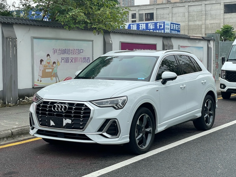 Audi Q3 2023 Audi Q3 2023 car image