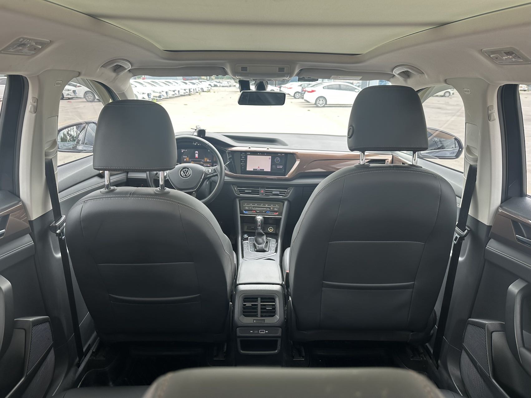 Volkswagen Tharu 2023 car image #10